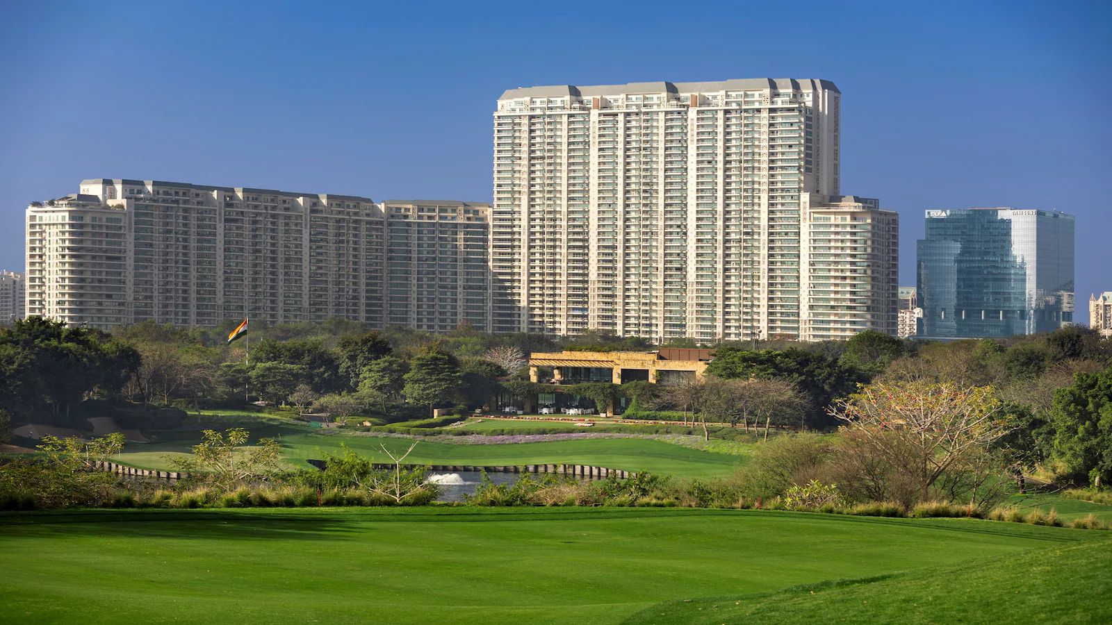 DLF The Dahlias Golf course road